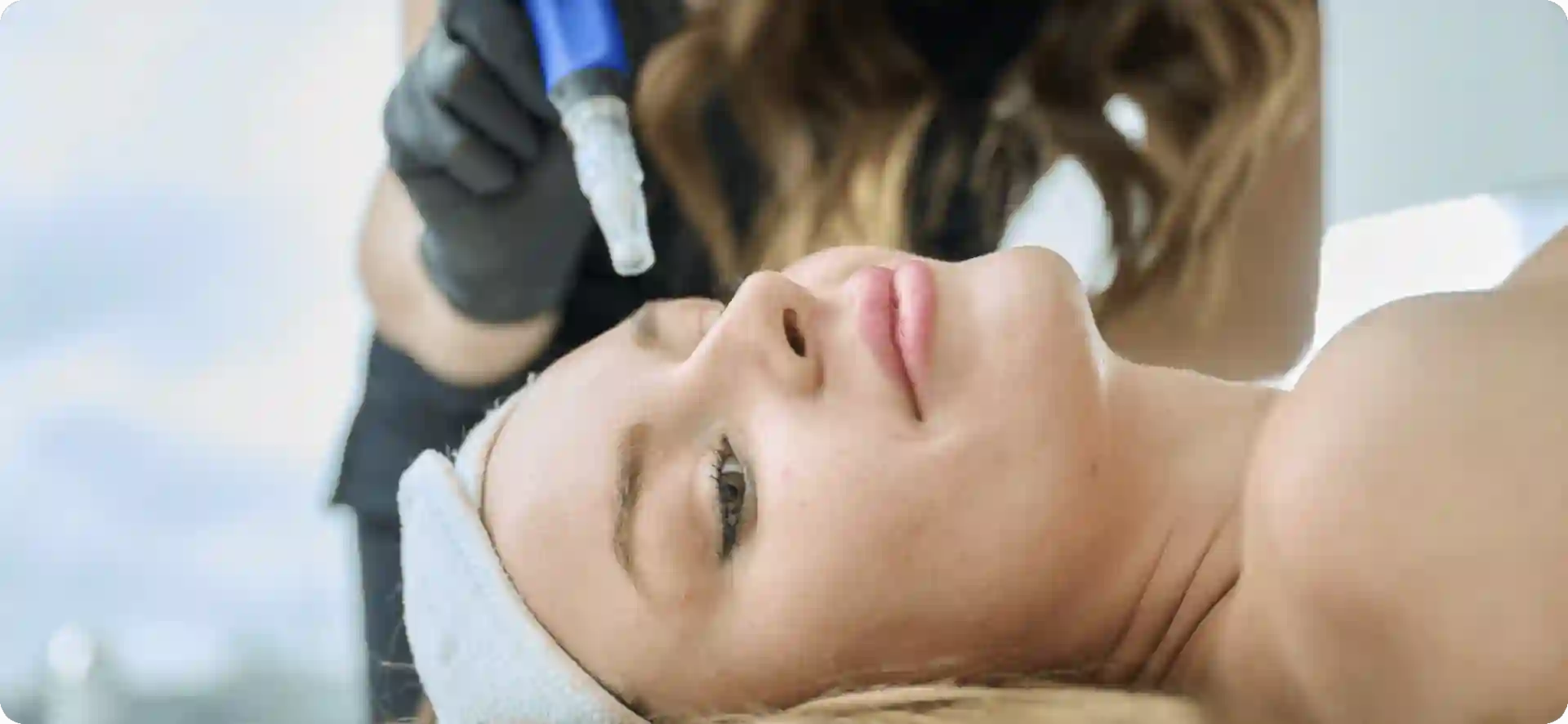 How Do Microneedles Trigger New Collagen and Elastin in Loose Skin Greenford?